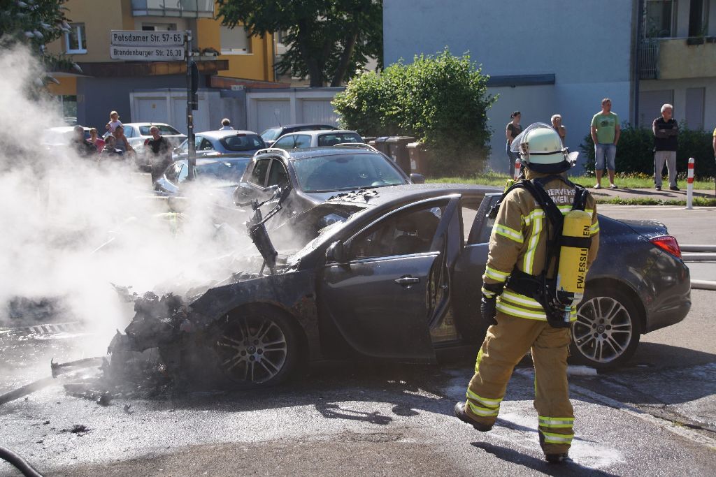 Am Sonntagvormittag ist in Oberesslingen ein Opel in Brand geraten.