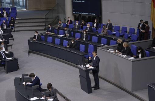 Karl Lauterbach bei seiner Rede im Bundestag. Foto: imago images/Political-Moments/via www.imago-images.de
