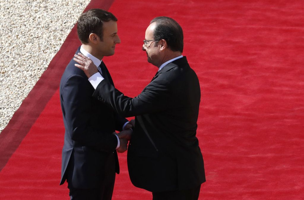 Der 39-Jährige löste am Sonntag mit einer feierlichen Zeremonie seinen Vorgänger François Hollande ab.