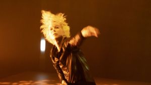 „Elements“ bei  Gauthier Dance: Louise Lecavalier wirbelt die Luft auf