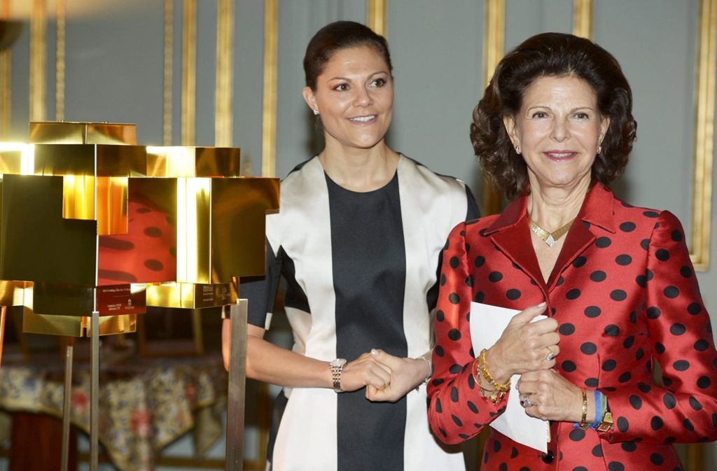 Königin Silvia und Kronprinzessin Victoria bei Silvias 70. Geburtstag im Jahr 2013.