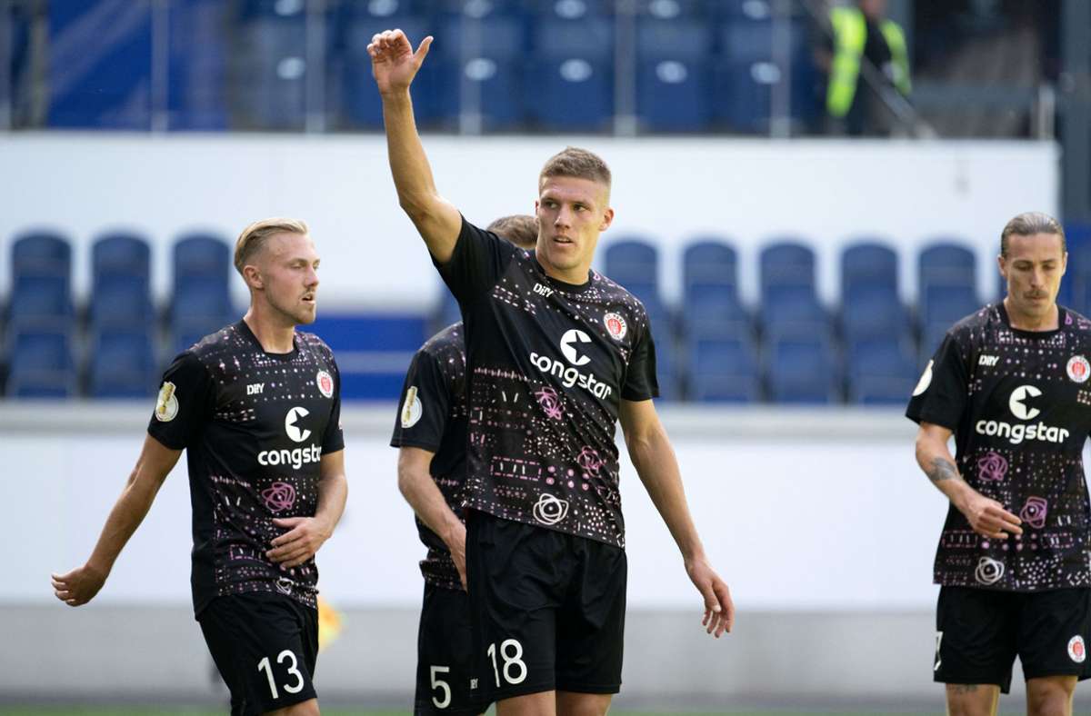 Jakov Medic will sich möglichst bald vom FC St. Pauli verabschieden, um das Trikot des VfB Stuttgart überzuziehen. Foto: dpa/Bernd Thissen