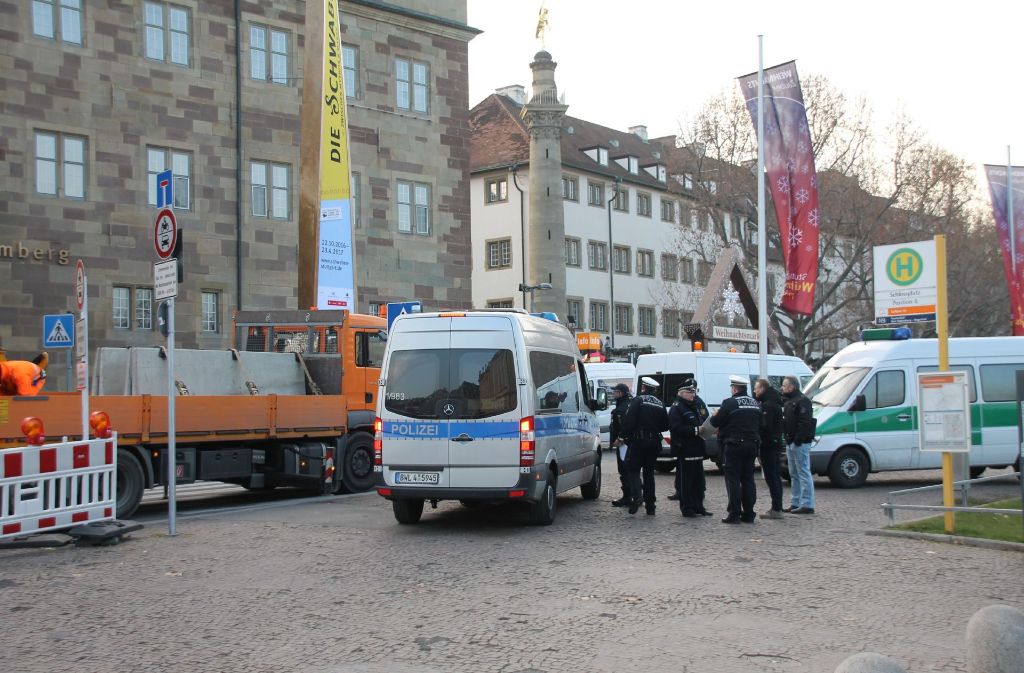 Aufgrund des Anschlags am Montagabend auf einen Berliner Weihnachtsmarkt, sind auch in Stuttgart die Sicherheitsmaßnahmen verschärft worden.