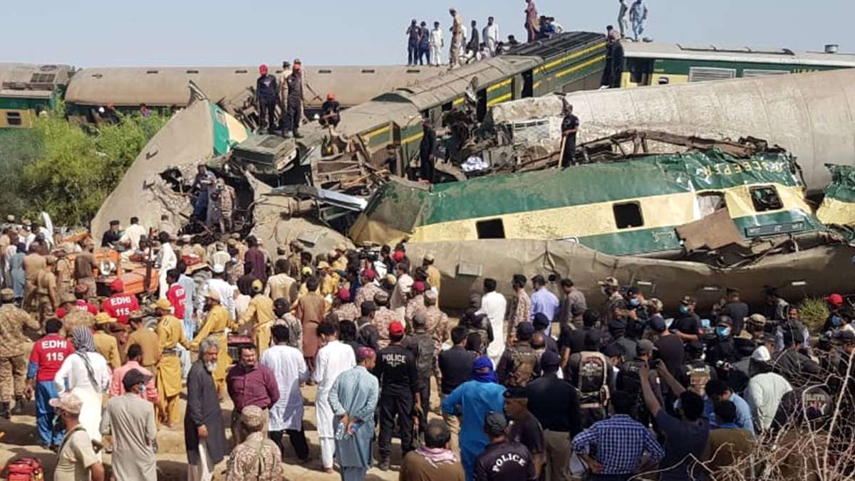 Pakistan: Mehr als 30  Menschen sterben  bei Zugunglück