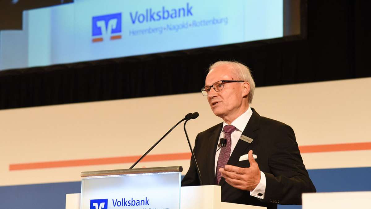  Der langjährige Herrenberger Volksbank-Chef Helmut Gottschalk und Aufsichtsratsvorsitzende der DZ-Bank soll Aufsichtsrat-Chef der Commerzbank werden. Er führte 20 Jahre lang die Geschicke der Volksbank Herrenberg-Rottenburg-Nagold. 