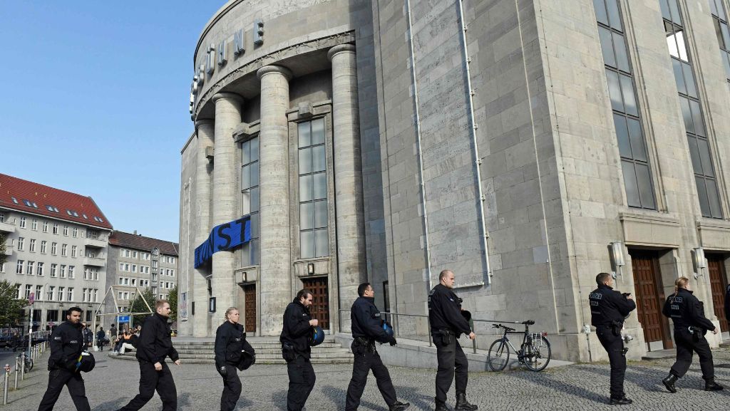 Besetzung in Berlin beendet: Volksbühne geräumt, alle Fragen offen