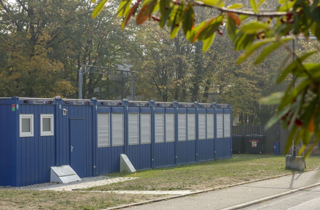 An der Glemstalschule stehen bereits einige Container – bald könnten es noch viel mehr werden. Foto: factum/Bach