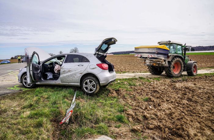 Zwischen Neuhausen und Denkendorf: Beim Überholen mit Traktor kollidiert