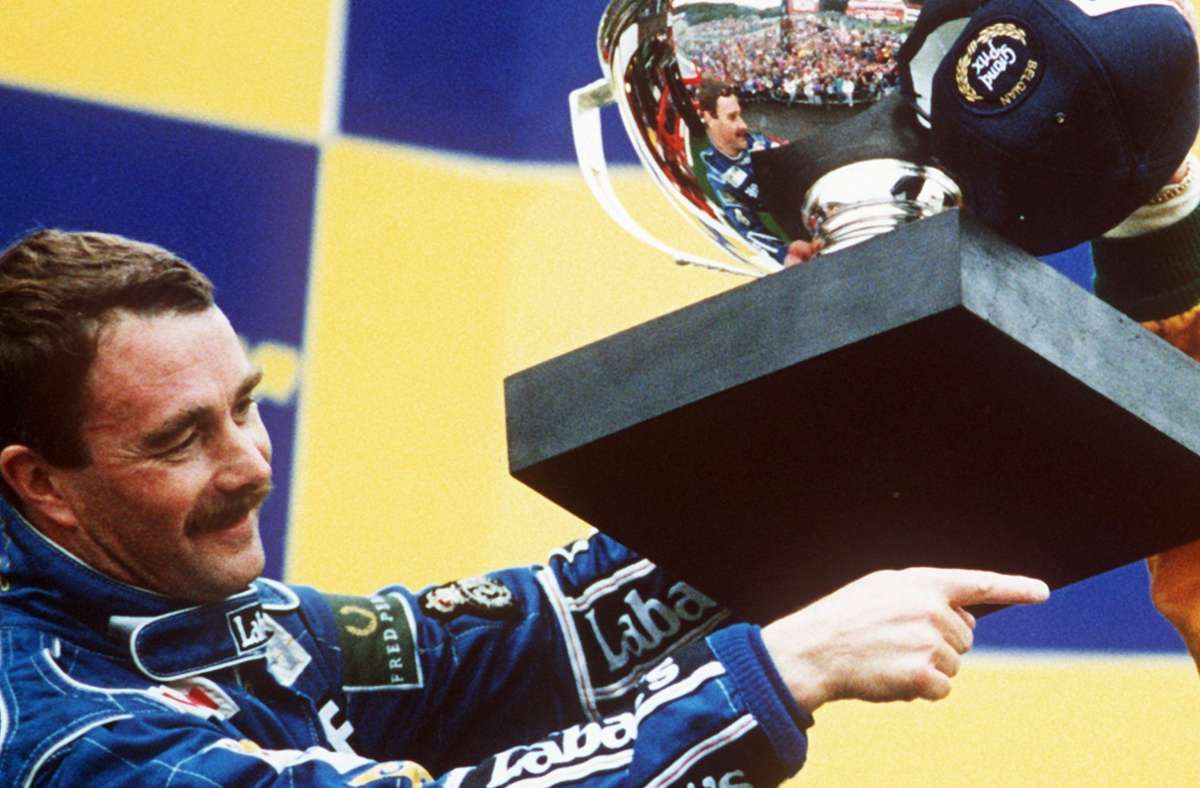 Nigel Mansell: Der Brite verlässt vor der Saison 1993 als amtierender Champion verärgert die Formel 1, weil sein Teamchef Frank Williams Alain Prost in den Rennstall geholt hat- und startet in der US-amerikanischen IndyCar World Series – wo er sogar Meister wird. Mansell ist damit der bislang einzige Rennfahrer, der gleichzeitig Formel-1-Weltmeister und IndyCar-Champion war. 1993, Prost hatte seine Karriere beendet, kehrte der 41-Jährige zu Williams zurück. Doch an seine großen Erfolge konnte er nicht anknüpfen, 1995 wechselte er zu McLaren, aber nach nur fünf Großen Preisen verabschiedete sich Mansell endgültig von der Formel 1