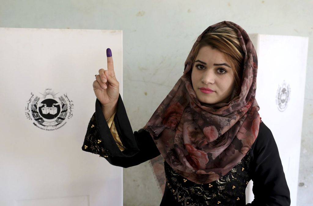 Afghanen wählen Präsidenten: Taliban-Angriffe überschatten ...