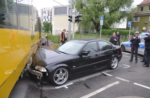 BMW kracht in Stadtbahn