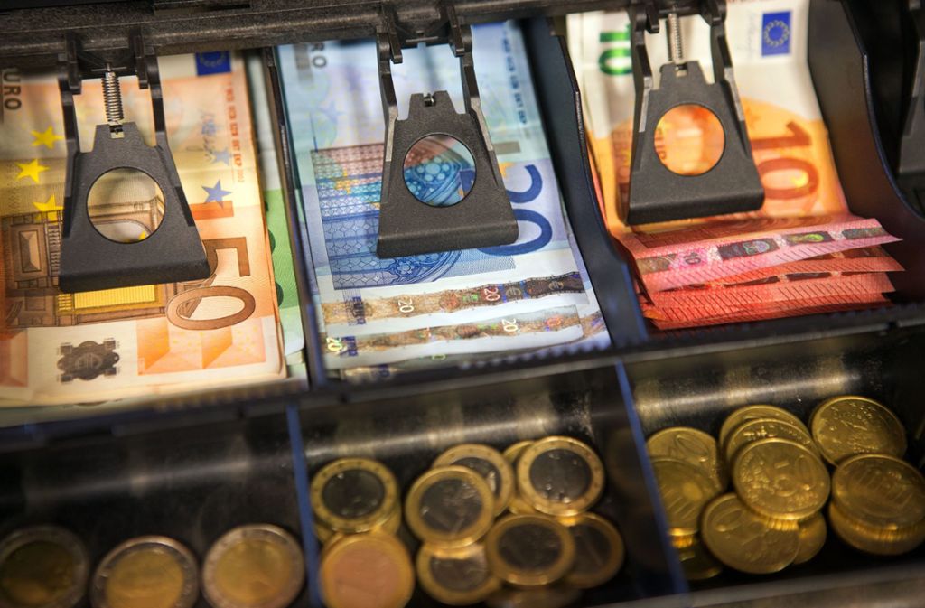 Oft wird versucht, Falschgeld in Geschäften loszuwerden. Foto: dpa/Jens Büttner