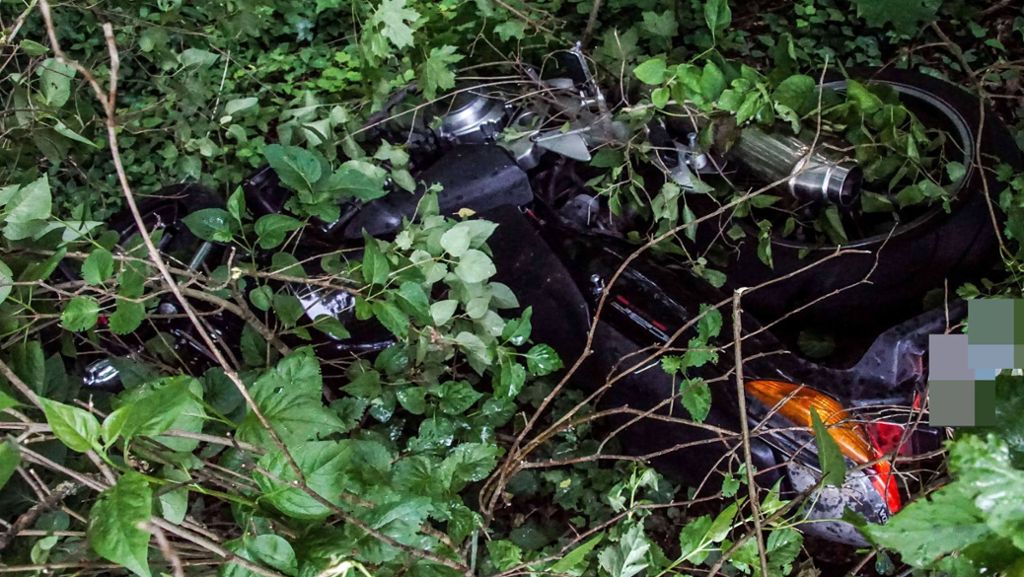 Unfall in Holzgerlingen: Junger Motorradfahrer bei heftigem Crash schwer verletzt