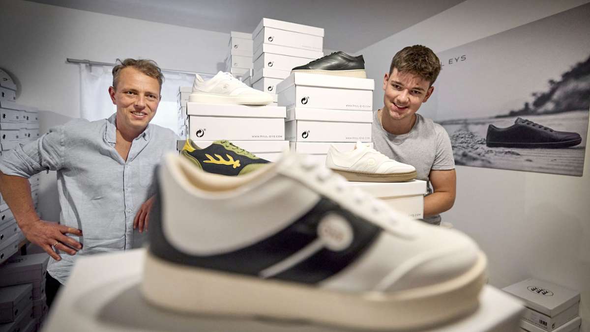 Sneaker von Paul Eys aus Remshalden: Das hat es mit den Schuhen aus Weinleder auf sich