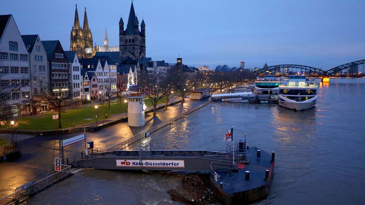 Rhein-Pegelstände steigen weiter: Der Schifffahrt droht eine Zwangspause