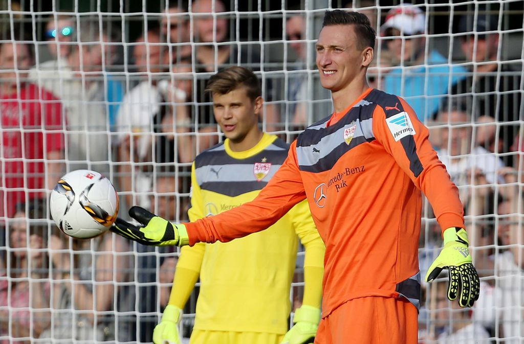 In Przemyslaw Tyton (rechts) und Mitch Langerak holt der VfB im Sommer 2015 zwei neue Torhüter. Der Konkurrenzkampf unter dem ebenfalls neuen Trainer Alexander Zorniger ist eröffnet – der Pole Tyton ist es, der sich durchsetzt.