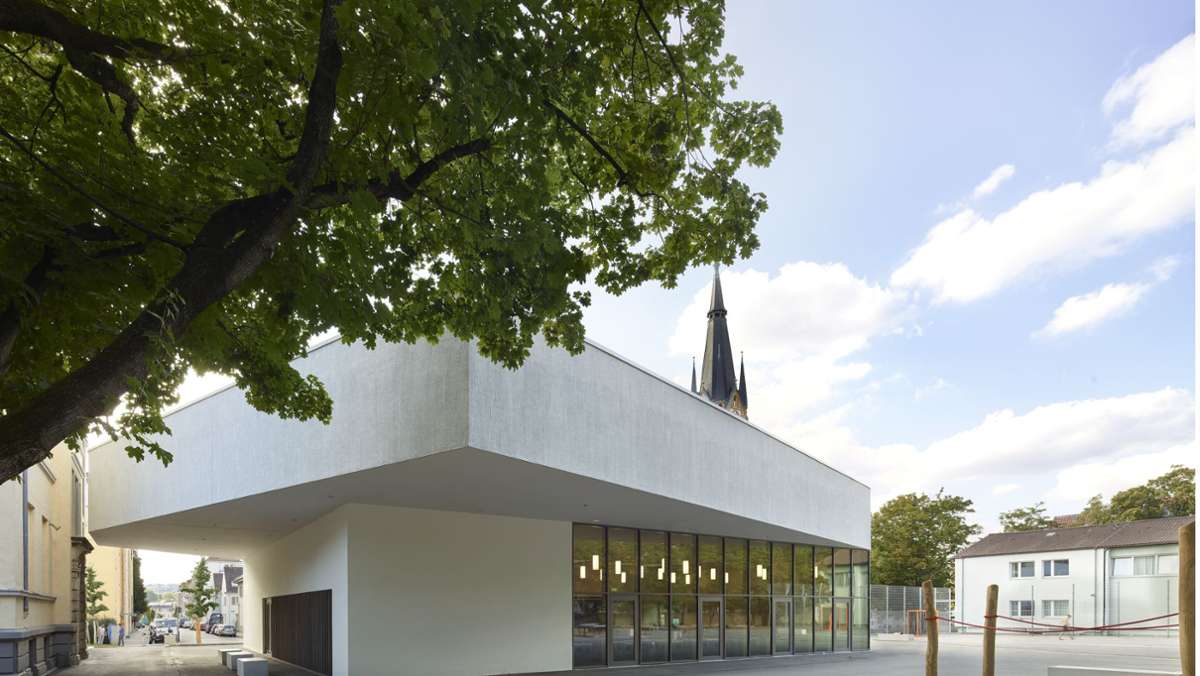 Architektur in Stuttgart: Kinder freuen sich über ein prima Klima in der minimalistischen Mensa