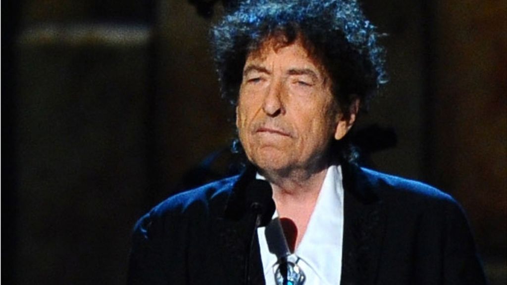 Bob Dylan auf dem Schlossplatz: Er posiert, tänzelt und lächelt