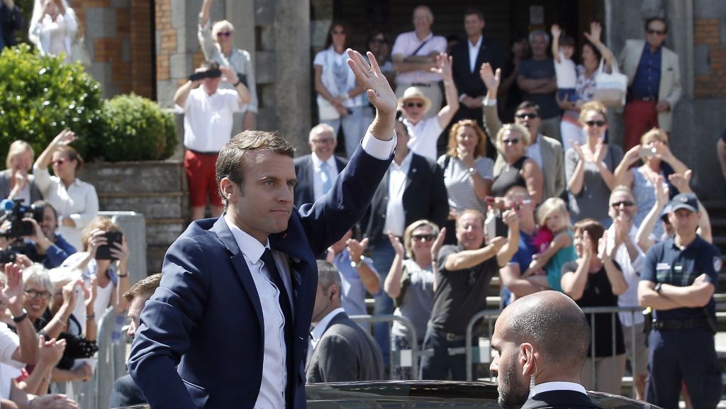 Parlamentswahl in Frankreich: Partei von Präsident Macron deutlich vorn