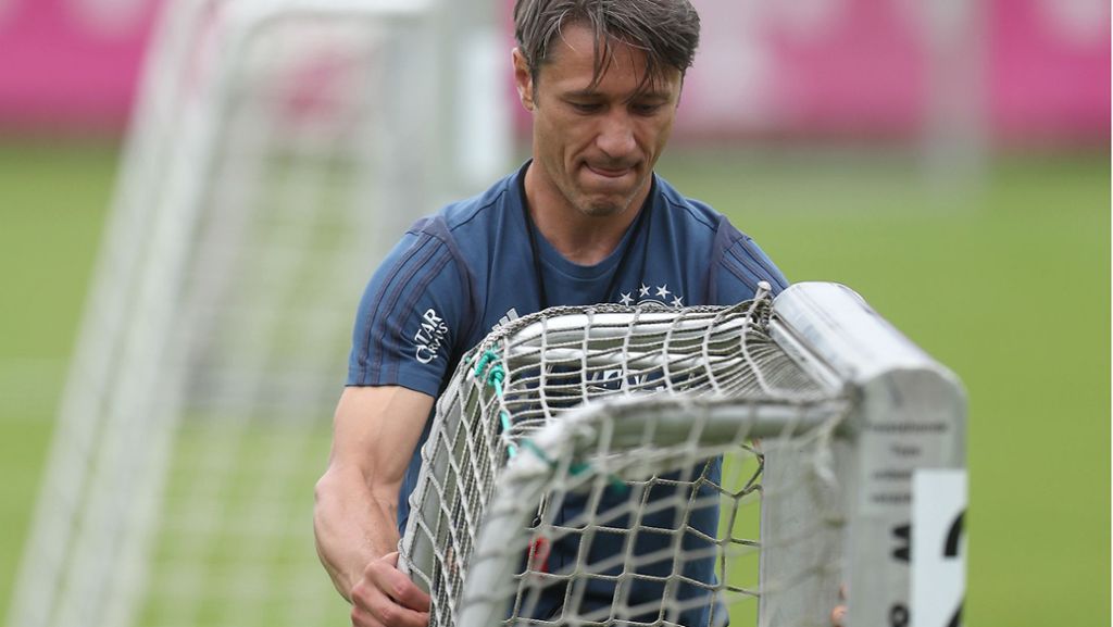 Schockmoment bei Bayern-Training: Niko Kovac am Fuß gepackt – Polizei nimmt Mann fest