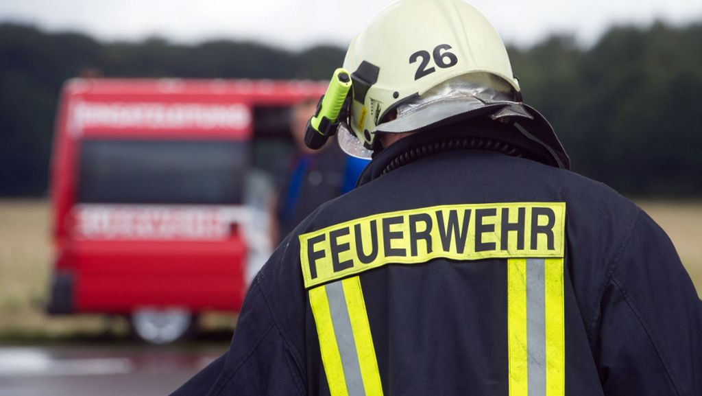 Feuerwehreinsatz in Oberfranken: Essen brennt an - Mann zockt „seelenruhig“ weiter