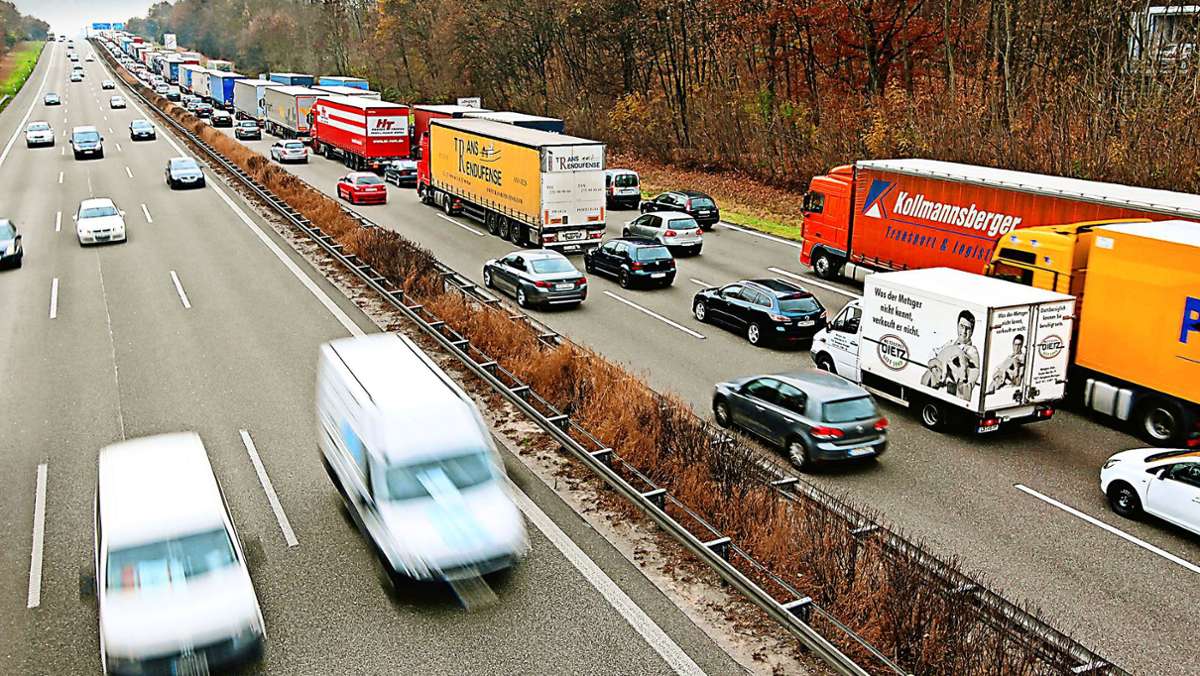  A 81: Die Aktionsgemeinschaft zur Reduzierung der Lärmbelastung durch die Autobahn mahnt in Sachen Seitenstreifenfreigabe zwischen den Ludwigsburger Anschlussstellen Nord und Süd Taten an. 