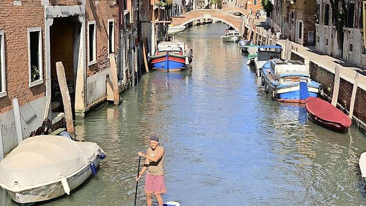 Schwabe paddelt in der Lagune: Mit dem  Stand-Up-Paddle  durch Venedig