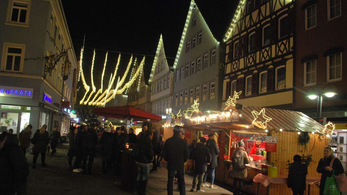Einzelhandel in Stuttgart-Bad Cannstatt: Neben dem Weihnachtsmarkt findet auch der Sternenmarkt statt