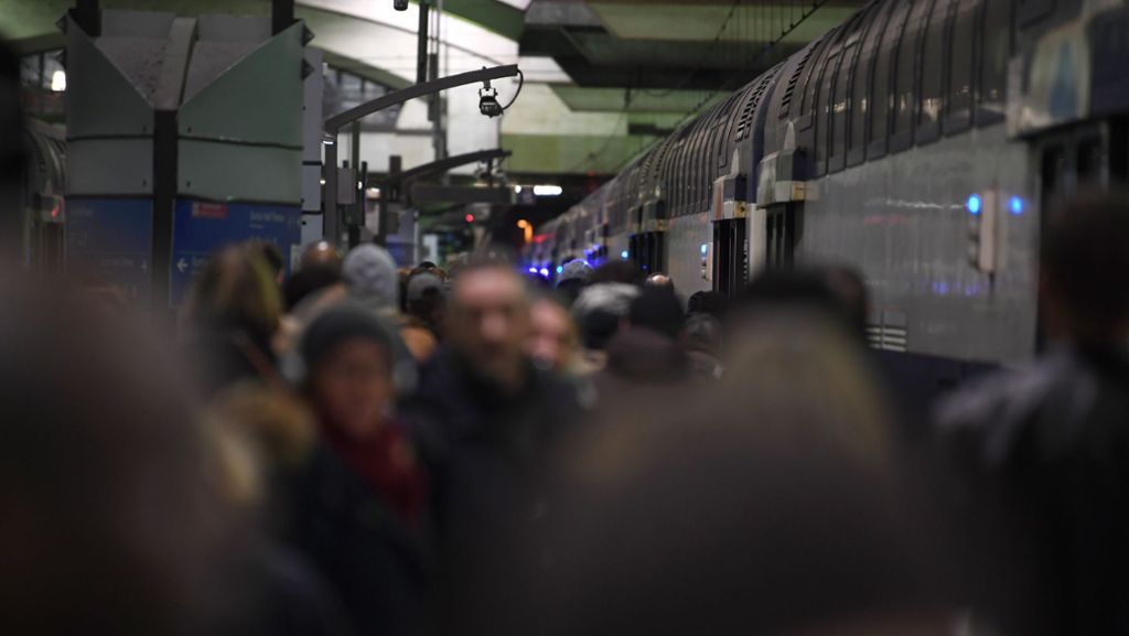 Paris: Frau bringt Kind während Streikchaos im Zug zur Welt