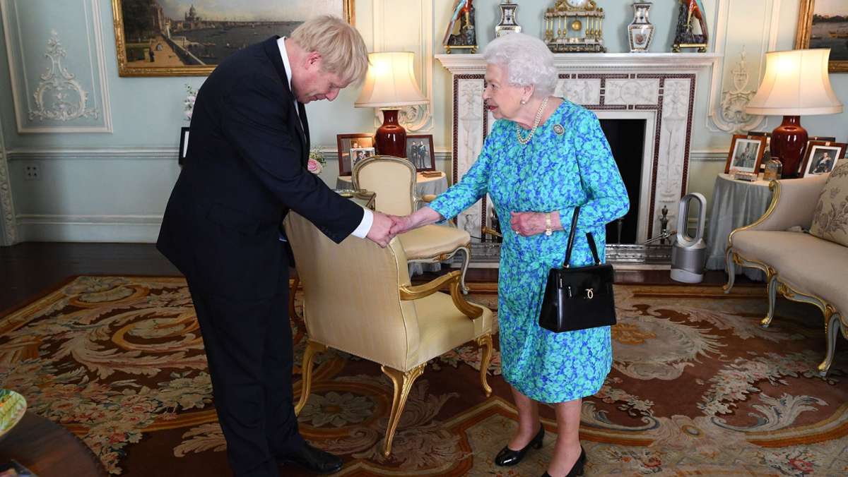  Feiern, als die Queen trauerte: Zwei Lockdown-Partys in der Downing Street am Vorabend der Beisetzung von Prinz Philip erhöhen den Druck auf Boris Johnson. Doch der britische Premier will kämpfen. 