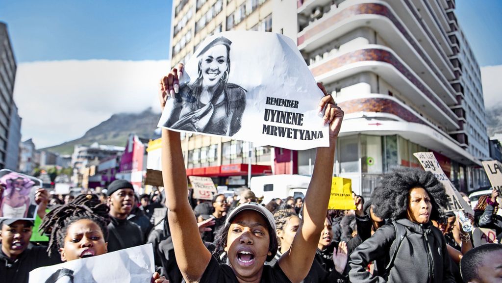 Ungeklärte Frauenmorde in Südafrika: Femizid – der Mord hat einen Namen