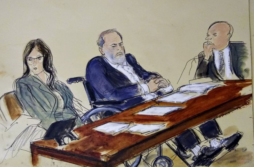 Eine Gerichtssaal-Skizze stellt Harvey Weinstein (Mitte) zwischen seinen Verteidigern dar, wie er beim Vorlesen seines Urteils im Gerichtssaal zuhört. Weinstein (67) ist wegen Sexualverbrechen zu 23 Jahren Haft verurteilt worden.