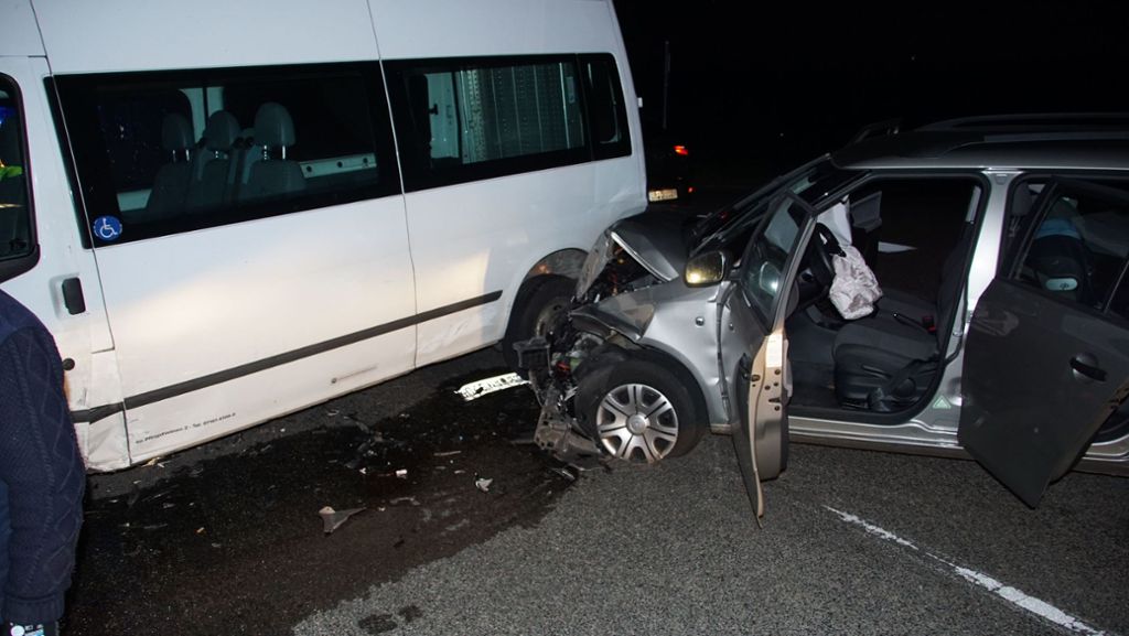 Unfall im Kreis Ludwigsburg: 73-jährige Autofahrerin übersieht Fahrzeug – Vier Kinder betroffen