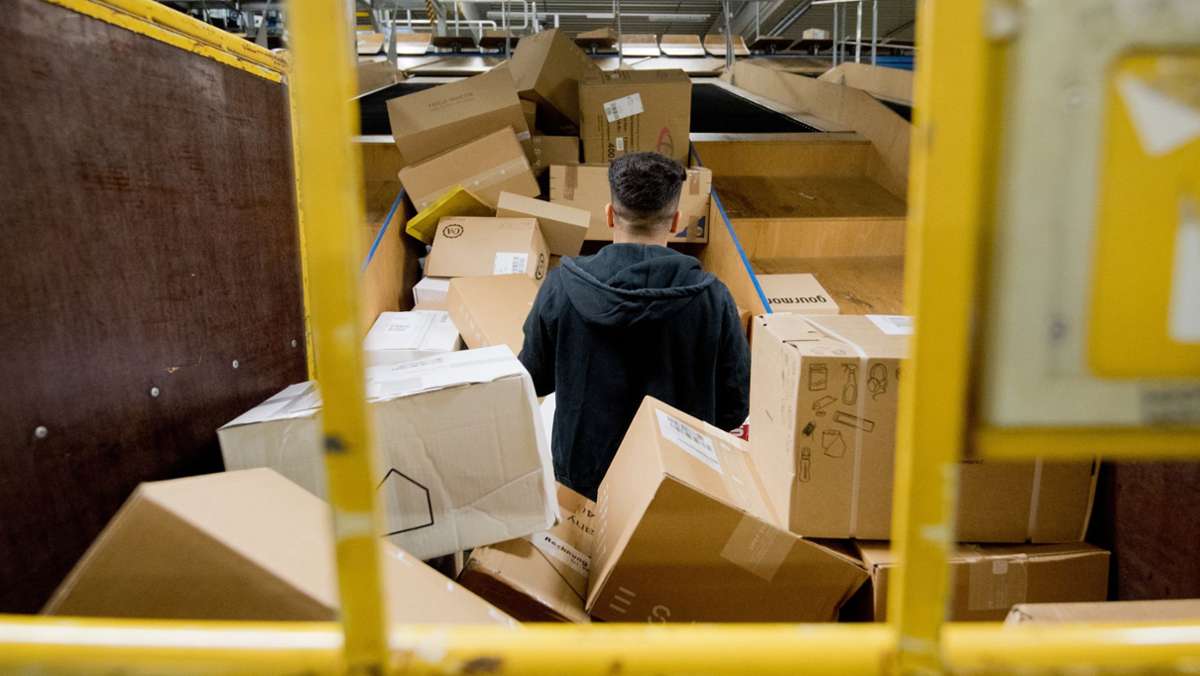  Manche Postkunden warten auf ihre Päckchen vergebens – in Stuttgart haben sich zwei junge Mitarbeiter selbst bedient. 