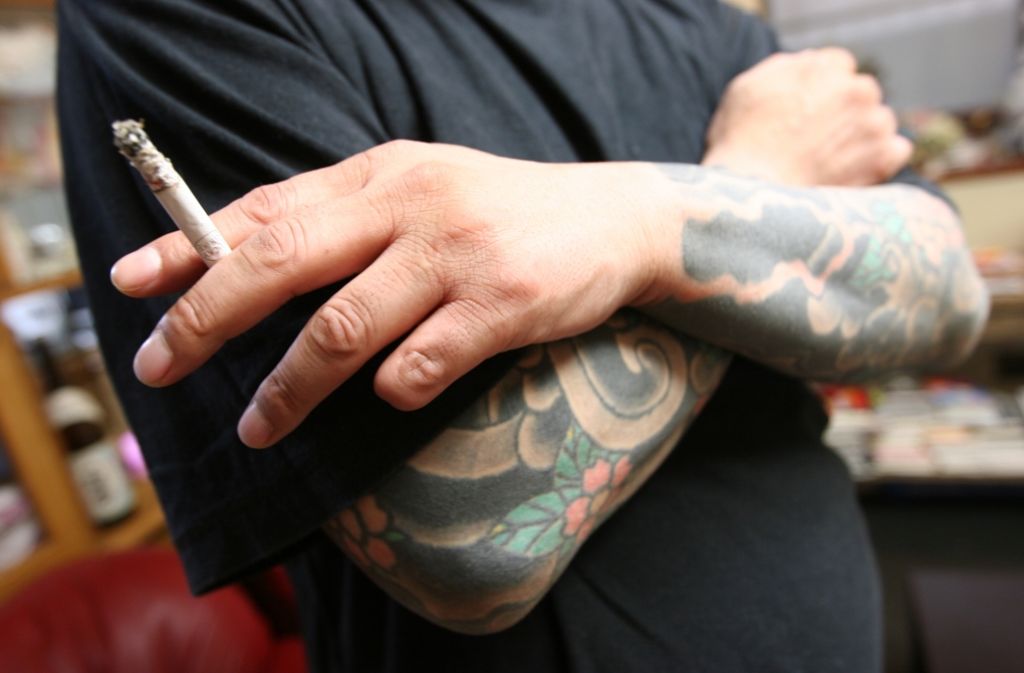 So erkennt man Yakuza-Gangster: abgehacktes Fingerglied, Baden-Tattoos. Foto: AFP