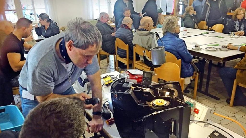 Repair-Cafés im Kreis Göppingen: Und der alte Staubsauger saugt wieder