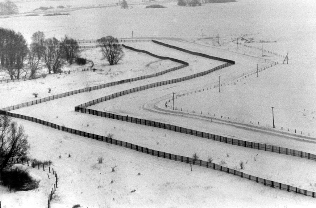 Blick auf die Grenzanlagen der DDR nach den erneuten starken Schneefällen im Winter 1978/79.