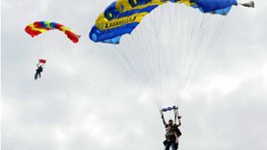 Fallschirmspringer stürzt aus 4000 Meter Höhe in den Tod