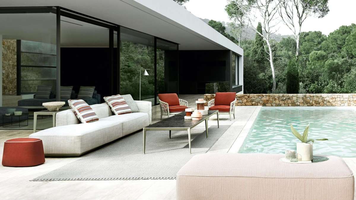 Loungemöbel für die Terrasse werden immer beliebter, bequemer und eleganter. „Hybrid“ von B&B Italia steht seinen Wohnzimmer-Verwandten in nichts nach – weder in Design noch in Qualität.
