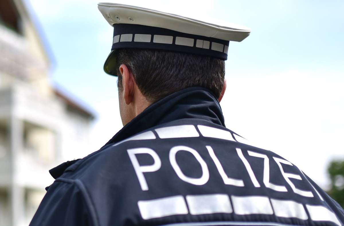 Polizisten stellten insgesamt sieben illegal Eingereiste fest. (Symbolbild) Foto: dpa/Uwe Anspach