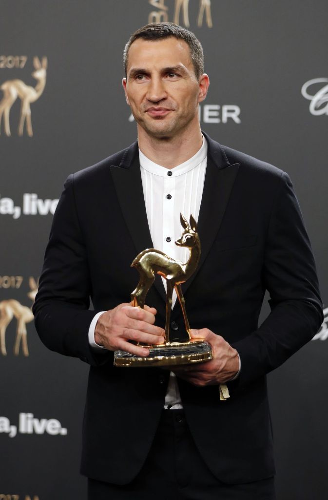 Wladimir Klitschko erschien im stilvollen Anzug bei der Bambi-Verleihung.