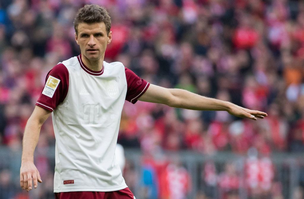 Thomas Müller (Nationalspieler von Bayern München bei Twitter): „Verrückte Zeiten. Bleibt vorsichtig und achtet auf eure Gesundheit. Dank an alle, die helfen, die Pandemie zu bekämpfen und sich um die kümmern, die Hilfe benötigen.“