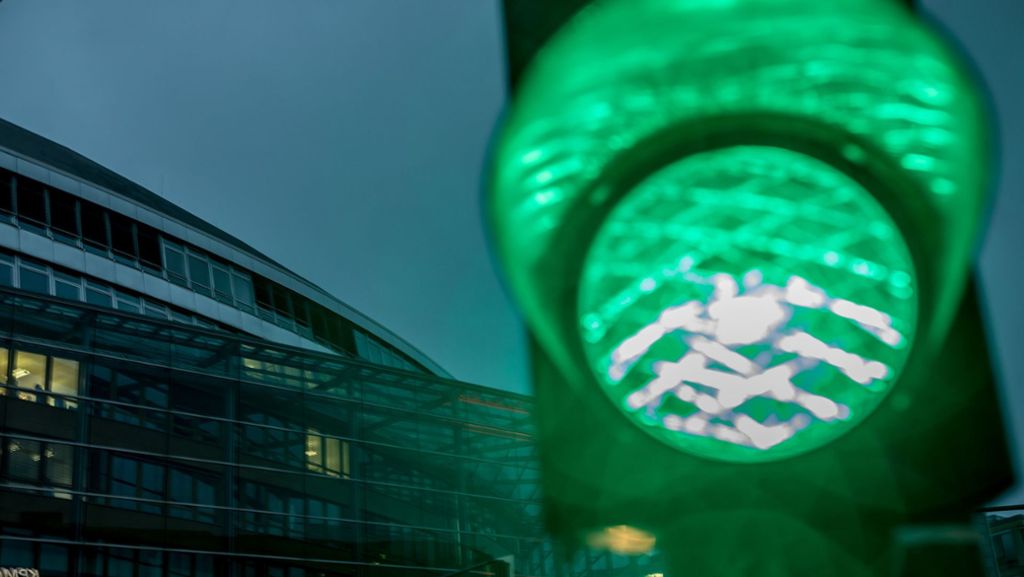 Stuttgart-Nord: Fahrer streiten nach Unfall: Wer hatte Grün?