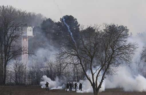 Tränengas von türkischer Seite über die Grenze geschossen