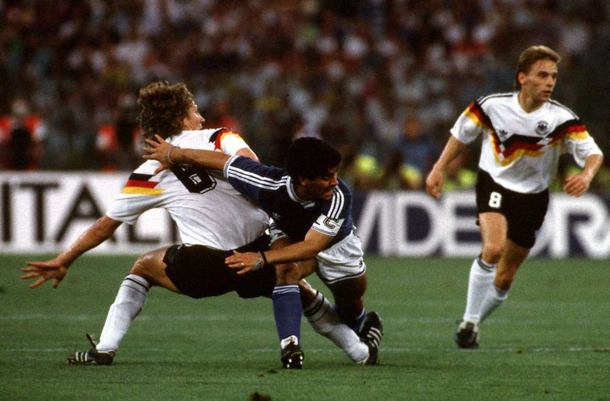 Maradona machte kaum einen Stich gegen den an diesem Tag überragenden Buchwald, der das wohl beste Spiel seines Lebens ablieferte.