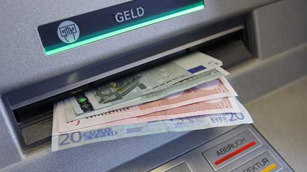 Blaulicht aus Stuttgart: 20. Februar: Beim Geldabheben beraubt