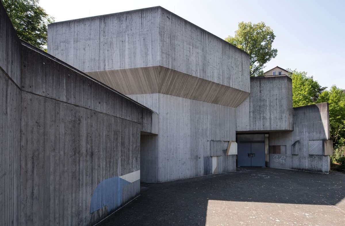 Expressiv geformt: Gemeindezentrum St. Josef (katholisch) (Architekten: Rainer Zinsmeister, Giselher Scheffler; Baujahr: 1973–1975) in Stuttgart-Heslach.