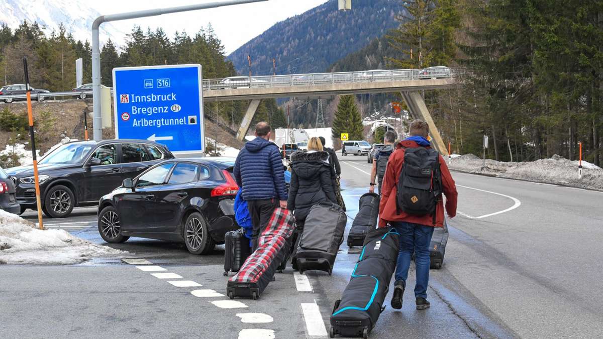  Der österreichische Ferienort Ischgl wurde im Frühjahr zu einem Synonym eines unkontrollierten Coronavirus-Ausbruchs. An der Reaktion der Behörden hagelte es heftige Kritik. Nun gibt es erste Schadenersatz-Klagen, darunter von deutschen Touristen. 