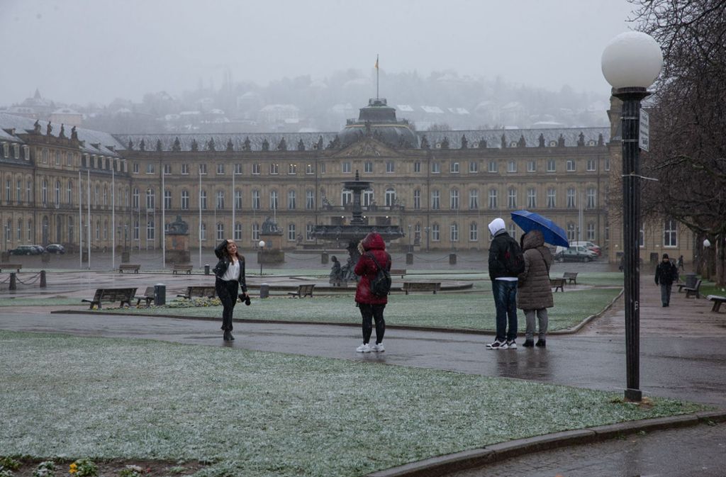 Auch im Kessel blieb ein wenig Schnee liegen, wie hier am Schlossplatz.