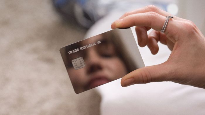 Visakarte von Trade Republic: Verbraucherschützer halten Werbung für wettbewerbswidrig
